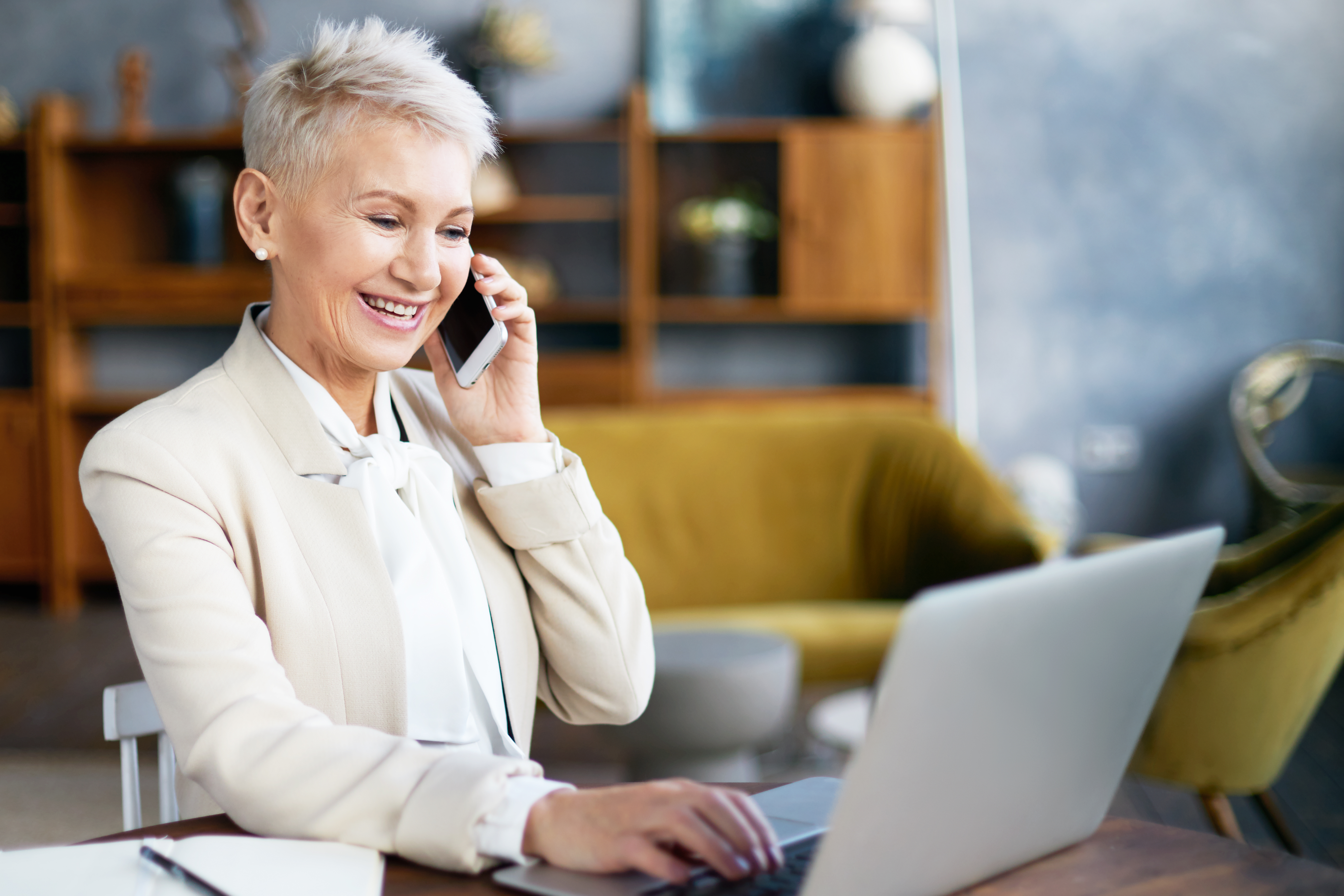 Florida Medicare beneficiary helped by a licensed Florida agent who is also a registered nurse