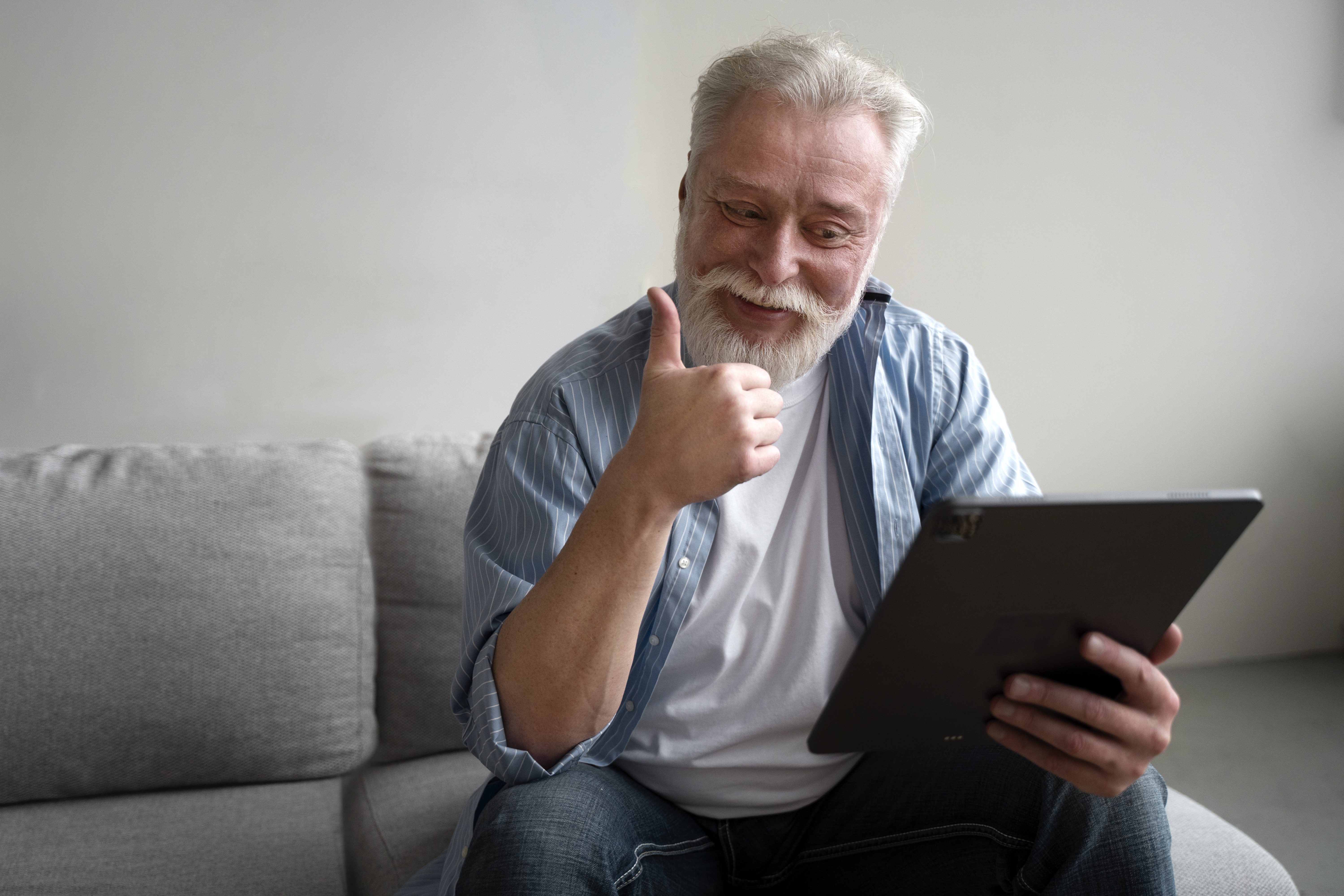 Florida resident approaching age 65 learning Medicare enrollment timing with a licensed local advisor