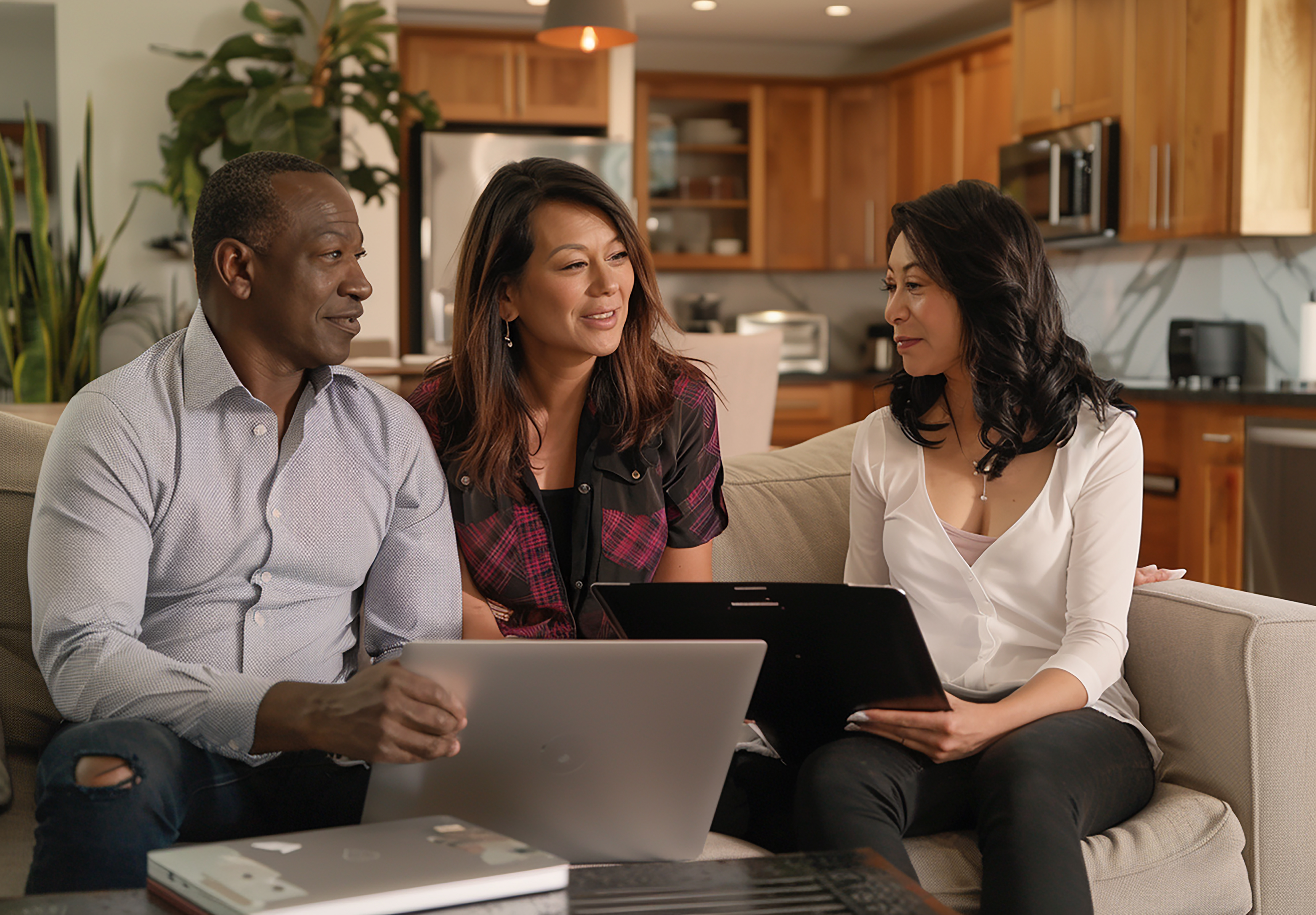 Florida couple walking through individual health plan options with a licensed Florida advisor