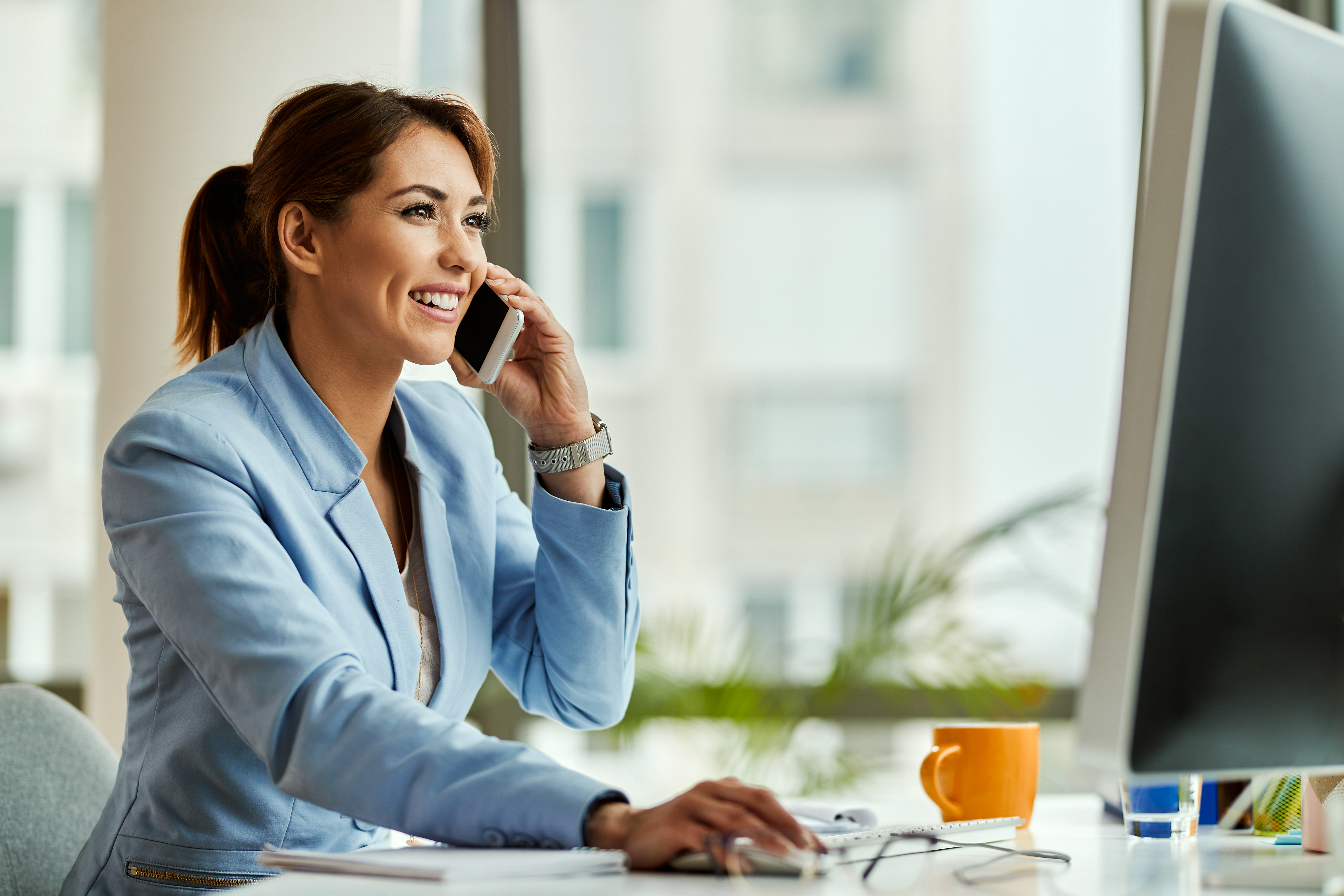 Florida client meeting one-on-one with a licensed local advisor in the Lake Mary office